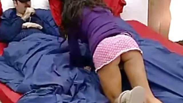 سکس بدون ثبت نام شکارچی فیلمهای سکسی لختی زامبی حمله در انبار